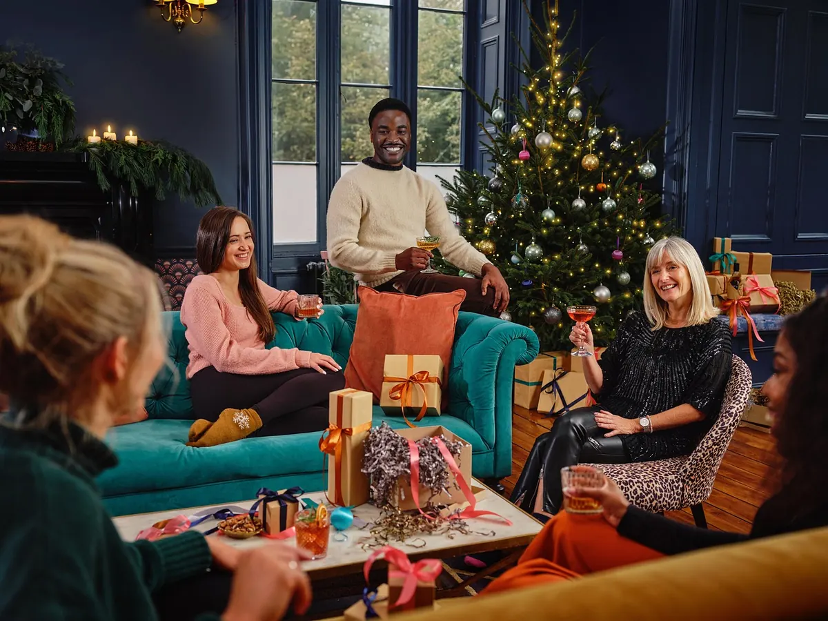 How to Layer Lighting in a Small Living Room for Cosy Evenings