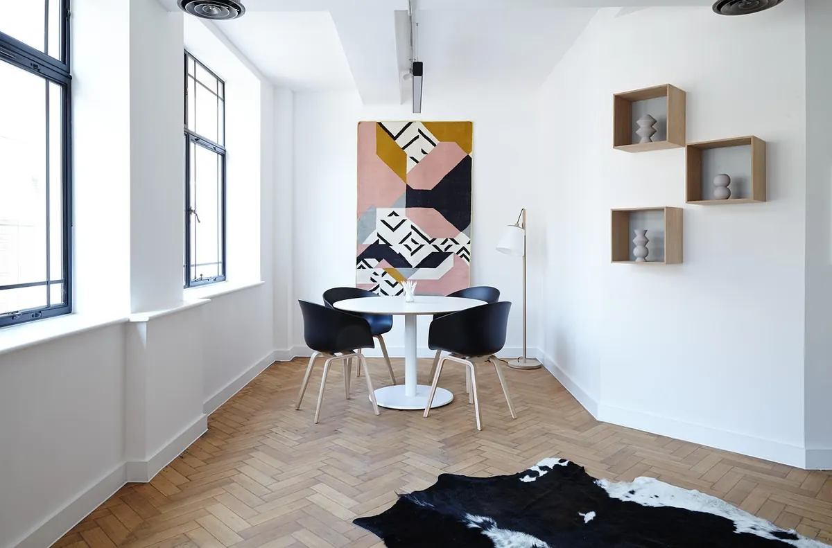 Wool vs Cotton Rugs: Which Is Better for a Busy Living Room?